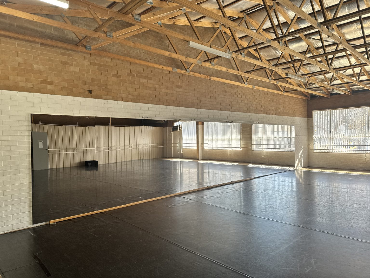 Glassless Mirror Studio